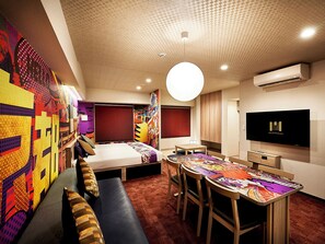 Kamar, Bebas Asap Rokok (Japanese Concept,) | Selimut bulu angsa, brankas, meja kerja, dan setrika/meja setrika