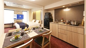ผ้านวมขน  เป็ด, ตู้นิรภัยในห้องพัก, โต๊ะทำงาน, เตารีด/โต๊ะรีดผ้า