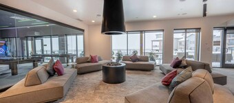 *Free Kayaking* Perfect Park City Escape | Pool | Hot Tub | Firepit | Arcade | Walk to Fireworks