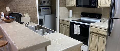 Traditionell lägenhet - 2 sovrum | Eget kök | Stort kylskåp, mikrovågsugn, ugn och spishäll