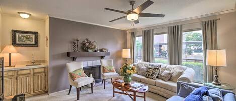 Traditional Condo, 2 Bedrooms | Living area