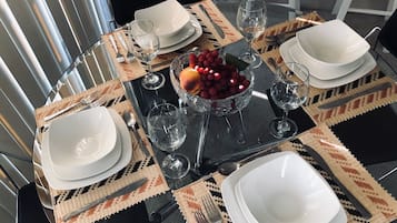 Fernseher, Tischtennisplatte