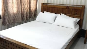 Standard Double Room | Iron/ironing board, free WiFi, bed sheets