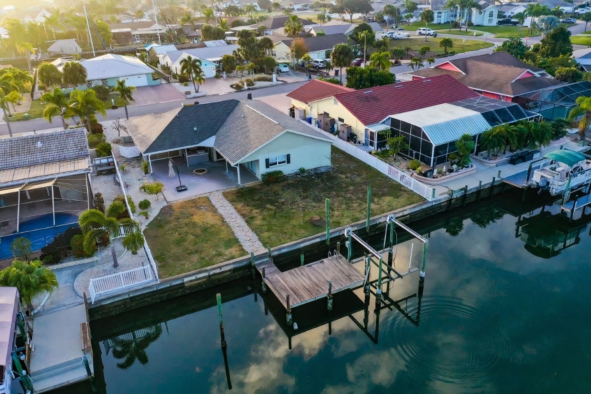Executive - Apollo Beach Waterfront 3 bed 2 bath with boat dock