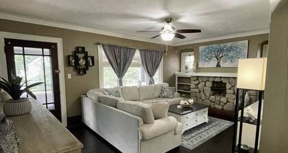 Upstairs Unit with Office Space near Downtown Cleveland + National Park