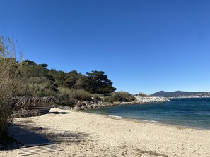 Beach - Stylish villa with big pool, garden and aircon (Le Plan de la Tour)