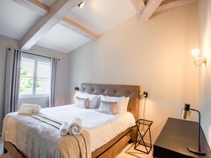 5 bedrooms, iron/ironing board, internet