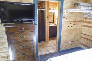 4 bedrooms, free WiFi, bed sheets