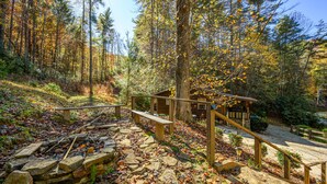 A wooden staircase leading to a cabin in a forested area with autumn leaves. - 🌲Easy Paved Access🔥Fireplace❤️Great Privacy🏞️Across River🎇NearDowntown🙂 (Blue Ridge)
