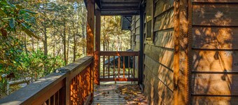🌲Easy Paved Access🔥Fireplace❤️Great Privacy🏞️Across River🎇NearDowntown🙂