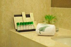 Shower, free toiletries, towels - The Fern Residency Haridwar (Rishikesh)