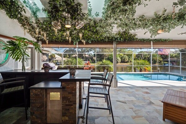 Outdoor dining - Stunning Canal Home w/ Pool, Spa, Dock & Tiki Bar (Palm Coast)