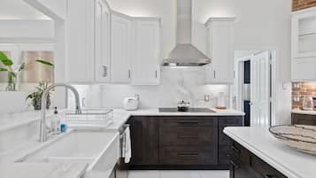 KĂŒhlschrank, Mikrowelle, Ofen, Herdplatte