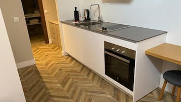 經濟開放式客房 | 私人廚房 | 雪櫃、微波爐、爐具、廚房用具/餐具/器皿