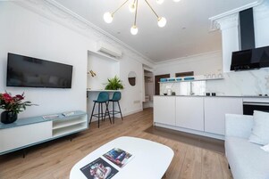 高级公寓 | 起居区 | 平板电视