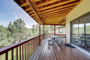 A wooden deck with a picnic table and benches, overlooking a forested area. - 'Rocking Horse Ranch' 5BR Cabin in Payson (Payson)