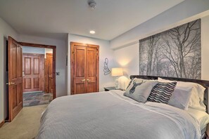 1 bedroom, desk, iron/ironing board, internet - Ski-In/Out Condo in Snowshoe Mountain Resort! (Snowshoe)