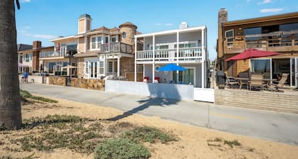 2 Bedroom upper unit at our Oceanfront Home Newport Beach, California, United States