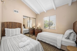 2 bedrooms, travel cot, WiFi, bed sheets