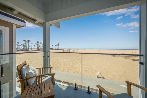 Interior - 2 HOMES RENTED TOGETHER ON THE OCEANFRONT (Newport Beach)