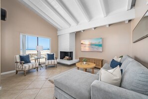 TV - 2 HOMES RENTED TOGETHER ON THE OCEANFRONT (Newport Beach)