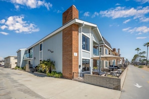 Exterior - 7 Bedroom Oceanfront Triplex Building (Newport Beach)