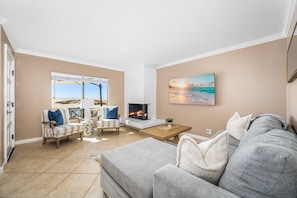 TV - 7 Bedroom Oceanfront Triplex Building (Newport Beach)