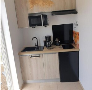 Fridge, microwave, oven, stovetop - Ebony wood (Sainte-Anne)