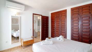 2 chambres, fer et planche Ă repasser, Wi-Fi gratuit, draps fournis