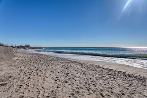 Beach nearby - Seaside SK Getaway: Steps to Matunuck Beach! (South Kingstown)