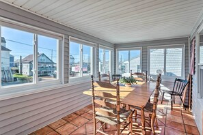 Dining - Seaside SK Getaway: Steps to Matunuck Beach! (South Kingstown)