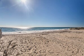 Una spiaggia nelle vicinanze