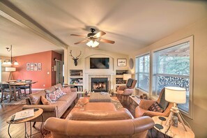 TV, fireplace - 'Hilltop Hideout' w/ Peaceful Mountain Views (Mora)