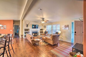 TV, fireplace - 'Hilltop Hideout' w/ Peaceful Mountain Views (Mora)