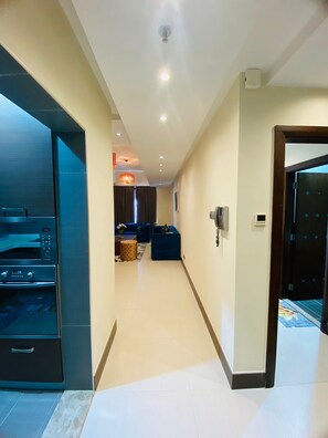 المنشأة من الداخل