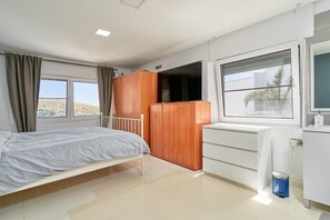 4 bedrooms, iron/ironing board, free WiFi, bed sheets - Villa Spectacular Casa Negra with Sea View, Pool, Garden & Wi-Fi (Torrox Costa)