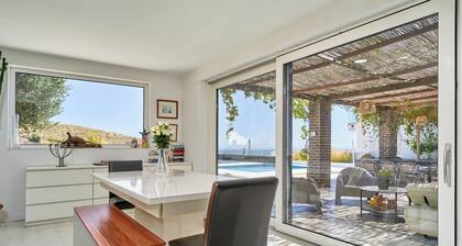 Villa Spectacular Casa Negra with Sea View, Pool, Garden & Wi-Fi