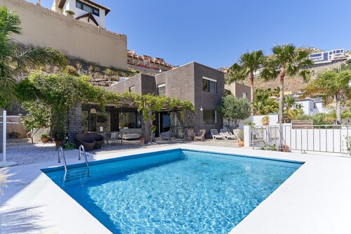 Villa Spectacular Casa Negra mit Meerblick, Pool, Garten & WLAN