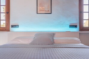 1 bedroom, free WiFi, bed sheets - Apartment 'Es Turo de Menorca' with Pool, A/C and Wi-Fi (Ses Salines)
