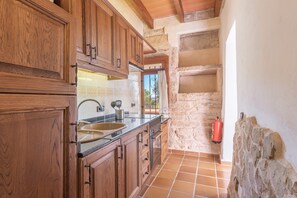 Fridge, microwave, oven, stovetop - Holiday Apartment Home Es Turo de Mallorca with Pool, Wi-Fi, Terrace & Garden (Ses Salines)