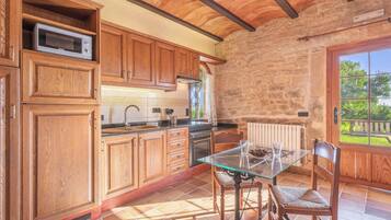 Frigorífic, microones, forn i placa de cuina