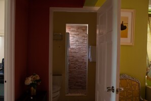 Shower, jetted tub - Bright light airy studios comfortable and cozy d (Ocho rios)