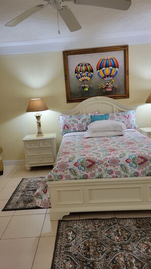 4 bedrooms, WiFi - Bright light airy studios comfortable and cozy d (Ocho rios)