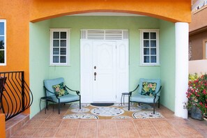 Exterior detail - Bright light airy studios comfortable and cozy d (Ocho rios)