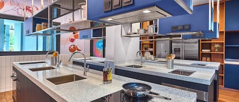 Frigorífic, microones i bullidora elèctrica