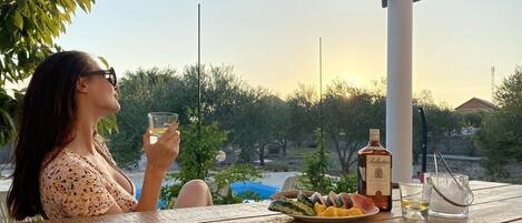 تناول الطعام بالخارج