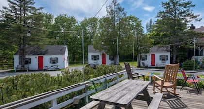 18 Acadia Lodge King Bed AC Open Hearth Inn