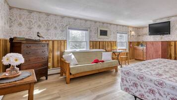 1 bedroom, iron/ironing board, travel crib, WiFi