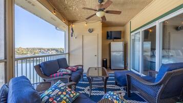 3 bedrooms, travel crib, free WiFi, bed sheets