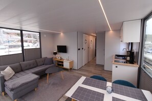 TV - Houseboat Fjord Meeresbrise with roof terrace in Flensburg (Flensburg)